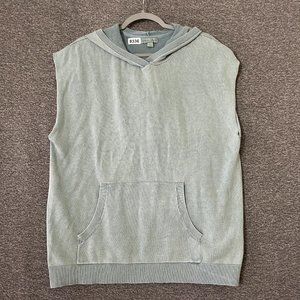 Barefoot Dreams Light Blue Grey V-Neck Sleeveless Sweater